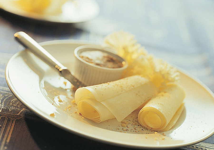 Queijo com mousse de frutas secas