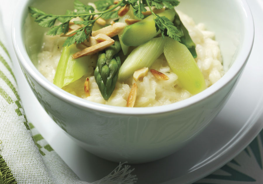 Risotto de espargos com amêndoas torradas